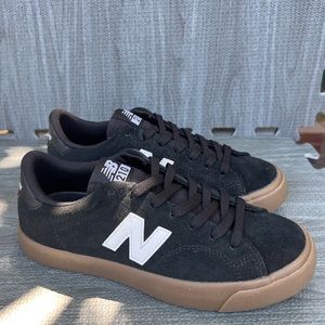 Men’s sneakers size 4